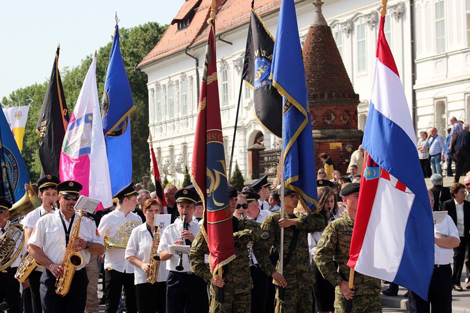 31466808_1663587660356335_1377074877122478080_n