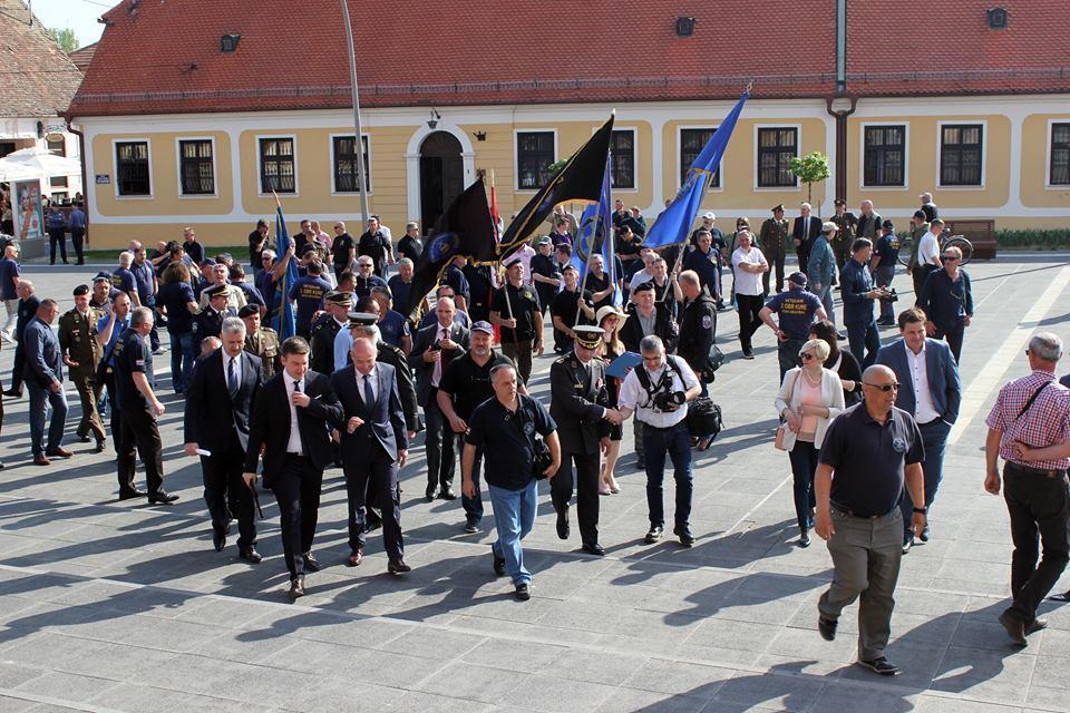 31543925_1663587663689668_1318687085950926848_n