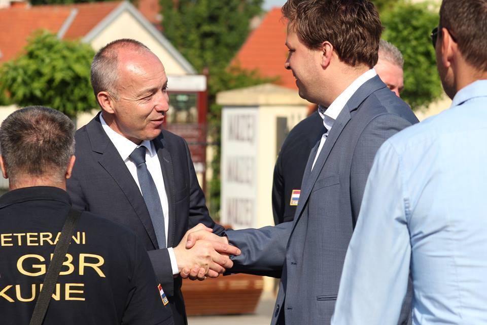 31674116_1663587617023006_3760386009590661120_n