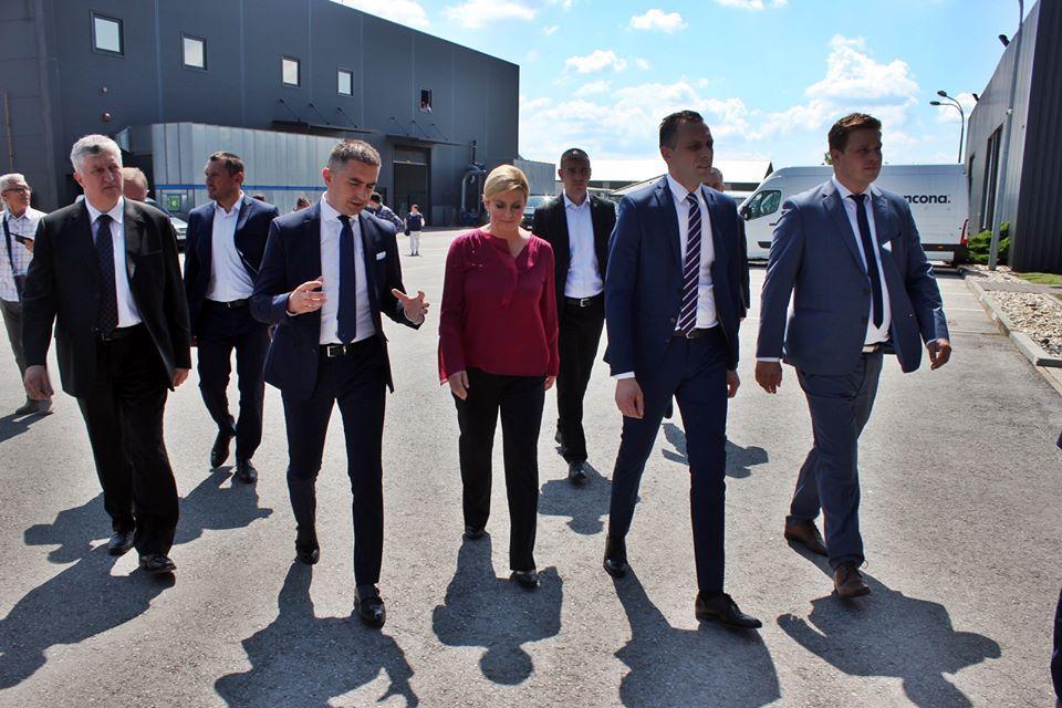 34397564_1654601437955792_6459927157337489408_n