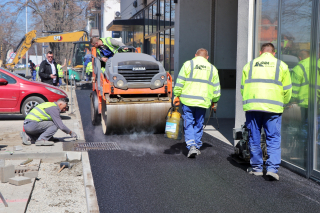 NOVA PJE&Scaron;AČKO-BICIKLISTIČKA STAZA S OBJE STRANE FRANKOPANSKE ULICE