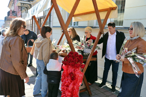 RUŽE ZA SUGRAĐANKE POVODOM MEĐUNARODNOG DANA ŽENA
