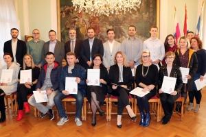 USPJE&Scaron;NO ZAVR&Scaron;ILI EDUKACIJU ZA VODITELJE I VODITELJICE IZRADBE I PROVEDBE PROJEKATA FINANCIRANIH IZ EU FONDOVA