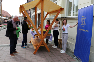 DAN PLANETA ZEMLJE &ndash; DAROVALI MAJICE S MOTIVIMA ŽIVOTINJA IZ STROSSMAYEROVOG PERIVOJA