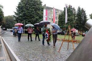 POLOŽILI VIJENAC I ZAPALILI SVIJEĆE