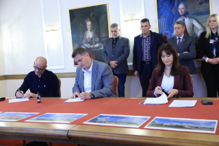 POTPISAN UGOVOR O REKONSTRUKCIJI I DOGRADNJI OSNOVNE ŠKOLE „VLADIMIR NAZOR“ ĐAKOVO VRIJEDAN 11,2 MILIJUNA EURA