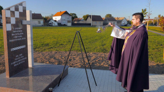 U PIŠKOREVCIMA BLAGOSLOVLJENO SPOMEN OBILJEŽJE SVIM ŽRTVAMA DOMOVINSKOG RATA