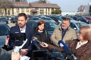 GRAD ĐAKOVO PRIVREMENO OBUSTAVIO NAPLATE PARKINGA I POZVAO GRAĐANE NA JAVNO SAVJETOVANJE O NOVOM SUSTAVU