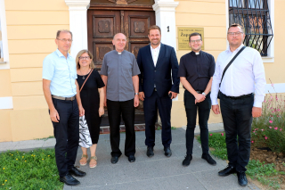 PRVI SLUŽBENI SUSRET GRADSKOG VODSTVA I NOVOG ŽUPNIKA ŽUPE SVIH SVETIH VLČ. ALOJZA KOVAČEKA