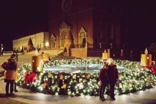 UPALJENA JE PRVA SVIJEĆA NA ADVENTSKOM VIJENCU