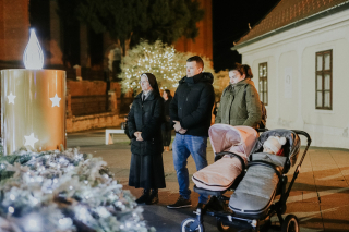 UPALJENA TREĆA ADVENTSKA SVIJEĆA, KONCERT ODRŽALI SOUL FINGERSI I CURE IZ CENTRA