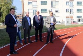 NOVA ATLETSKA TARTAN STAZA, ČETIRI SPORTSKA TERENA I RASVJETA