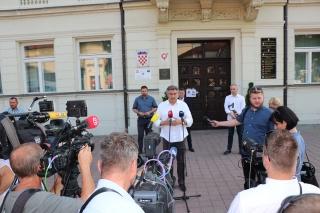PREDSJEDNIK VLADE RH ANDREJ PLENKOVIĆ DO&Scaron;AO OHRABRITI ĐAKOVČANE U BORBI SA KORONAVIRUSOM