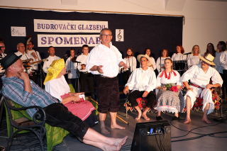 BUDROVAČKI GLAZBENI SPOMENAR OŽIVIO SEOSKE KLUPICE I DIVANE