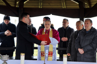 SVEČANO OBILJEŽEN DAN OPĆINE TRNAVA, NADBISKUP HRANIĆ BLAGOSLOVIO VINOGRADE I MLADO VINO
