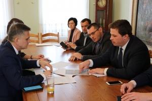 MINISTAR DRŽAVNE IMOVINE GORAN MARIĆ NA RADNOM SASTANKU U GRADU ĐAKOVU