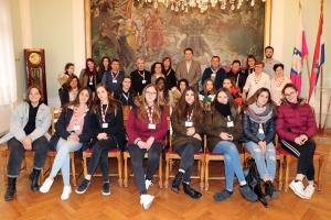 UČENICI IZ ITALIJE I PORTUGALA NA PRIJEMU KOD GRADONAČELNIKA MARINA MANDARIĆA