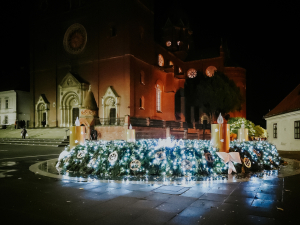 SUTRA NA ADVENTSKOM VIJENCU PALIMO PRVU SVIJEĆU