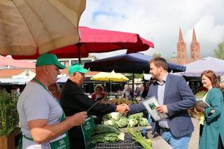 NA GRADSKOJ TRŽNICI URUČENO PEDESET CERTIFIKATA &bdquo;PROIZVODI HRVATSKOG SELJAKA&ldquo;