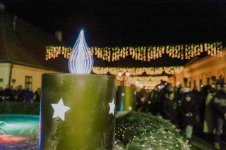 NA STROSSMAYEROVOM TRGU SUTRA ĆE U 19 SATI BITI UPALJENA TREĆA ADVENTSKA SVIJEĆA